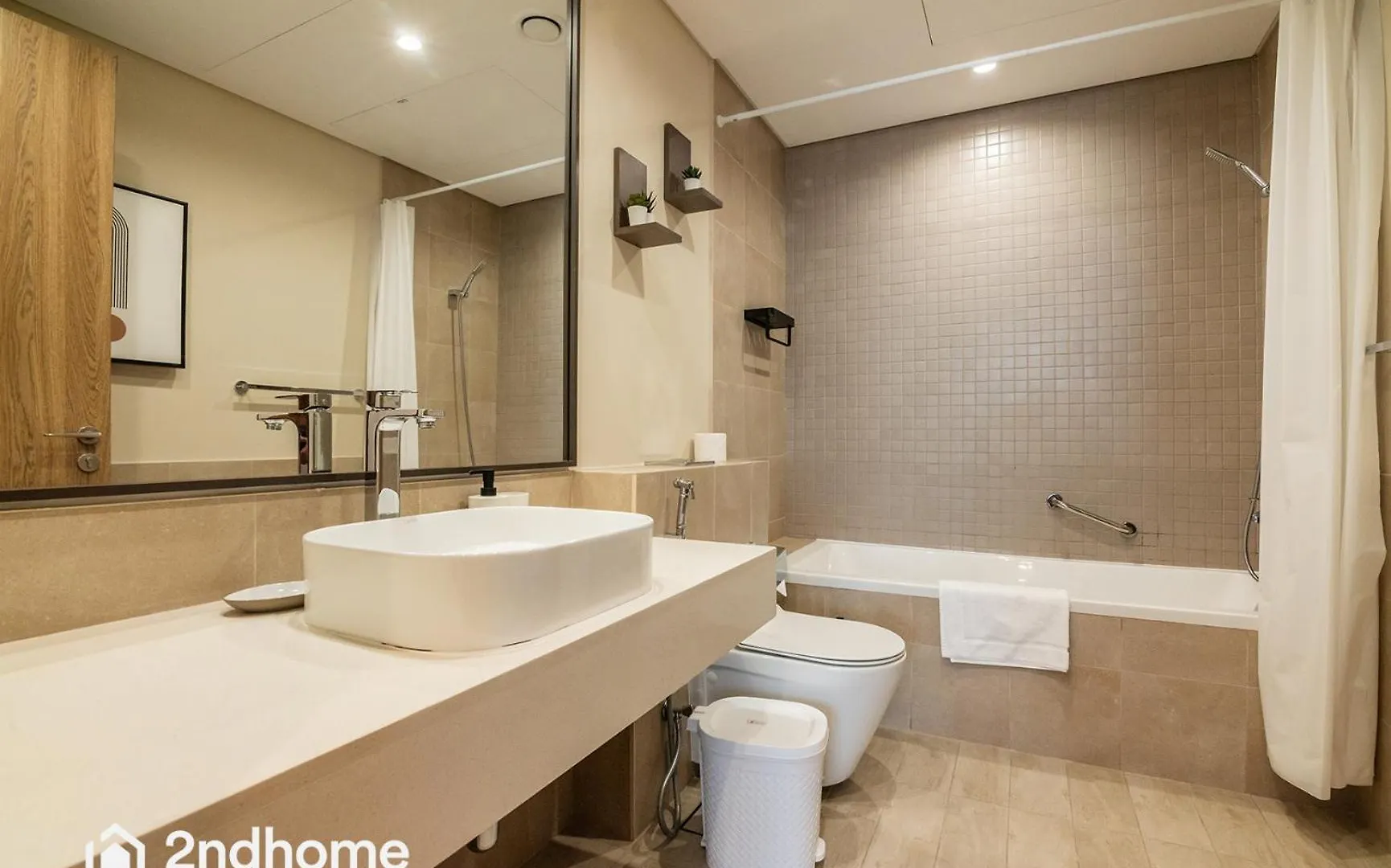 2Ndhome - 1 Residences, Wasl, West Tower Dubái 0*,  Emiratos Árabes Unidos